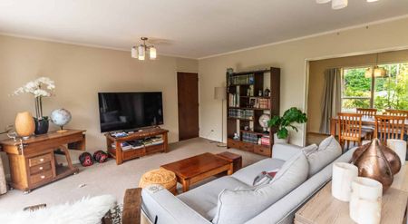 Large Family Home - Photo 5