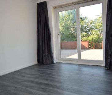 2 bedroom detached bungalow to rent - Photo 2