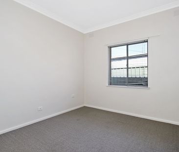 Central Convenience, Quiet Comfort & Just a Stroll to Dean Street - Photo 3