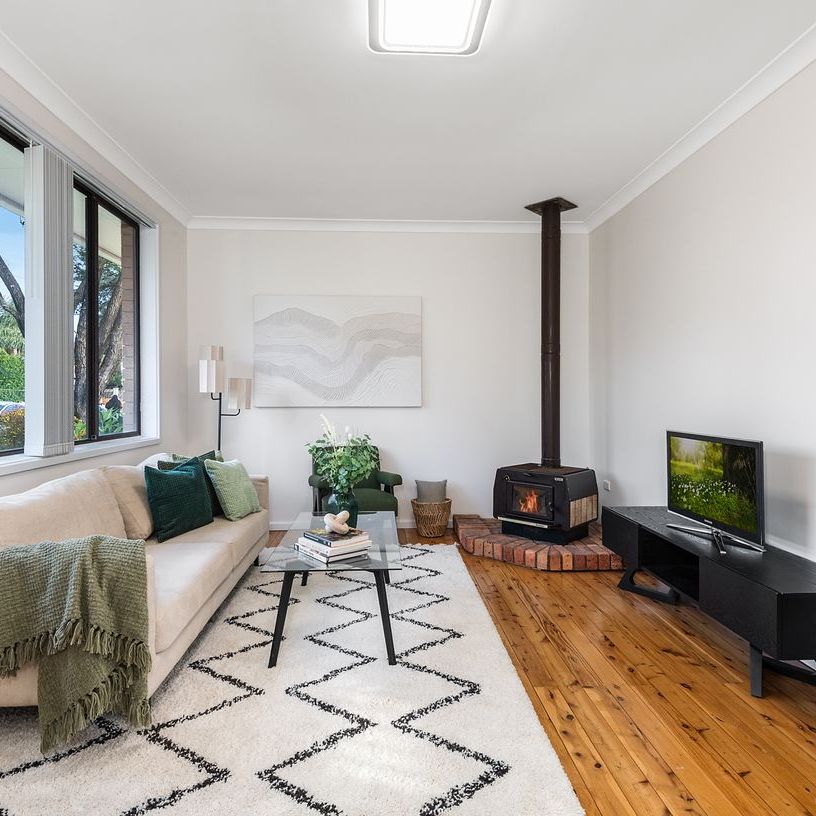 Prime Location Three Bedroom Villa! - Photo 1