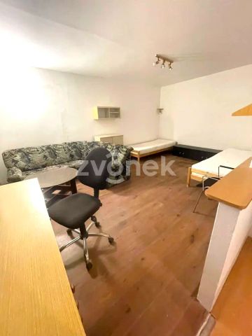 Pronájem 2+kk Zlín - centrum, ul. Zarámí - Fotografie 2
