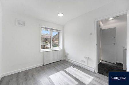 2 bedroom end of terrace house to rent - Photo 2