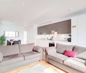 3 Bedrooms Flat to rent in Sunrise Close, London E20 | £ 577 - Photo 1