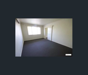 Stylish 1‑Bedroom Apartment – 5 / 6 Austin Street, Fairfield VIC 3078 - Photo 3