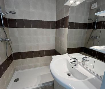 Location Appartement 3 pièces 54m² DRAGUIGNAN 83300 - Photo 3