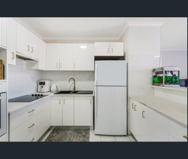 FIRST FLOOR APARTMENT WITH A DOUBLE LOCK UP GARAGE - Photo 5