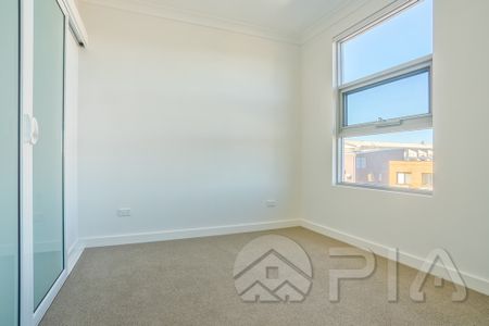 Fully furnished two bedroom apartment in Sydney's sought after location. 5 minutes walk to Redfern station. - Photo 3