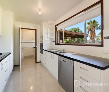 FAMILY HOME IN A CONVENIENT LOCATION - Photo 4