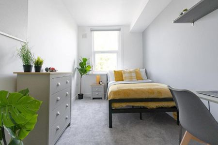 8 bedroom terraced house to rent - Photo 5