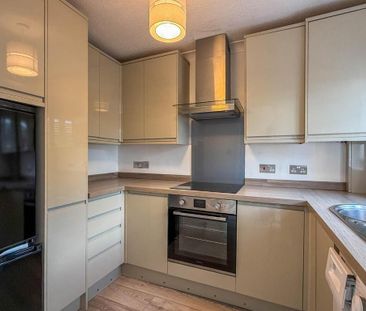 2 bedroom end of terrace house to rent - Photo 2