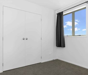 Modern Townhouse and Super Handy location. - Photo 3