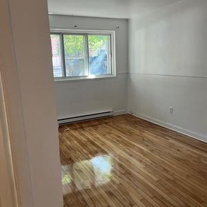 LACHINE, 5 1/2, semi-sous sol, tres luminieux - Photo 2