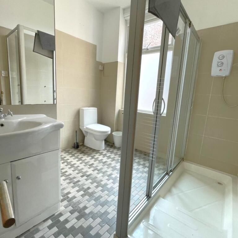 10 bedroom terraced house to rent - Photo 1