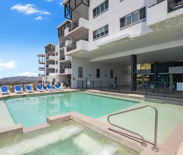 Urban Living with Breathtaking Views - Photo 2