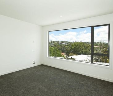 Executive townhouse in Mairangi Bay - Photo 3