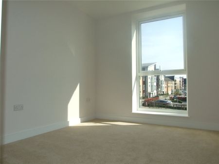 2 bedroom Flat in Cygnet House, Reading - Photo 5
