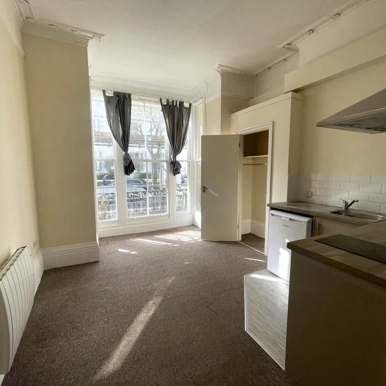 Studio to rent - Photo 1