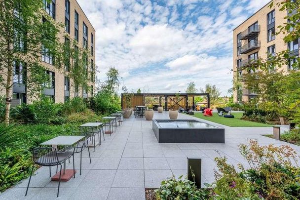 Greenford Quays, Greenford, UB6 - Photo 1