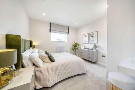 Chertsey, Surrey, KT16 - Photo 3