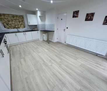 1 bedroom in a house share to rent - Photo 6