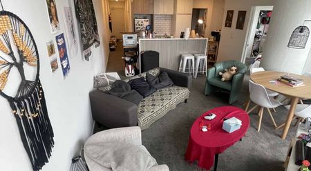 2 bedroom in St Martins Lane/Auckland Grammar Zone - Photo 2
