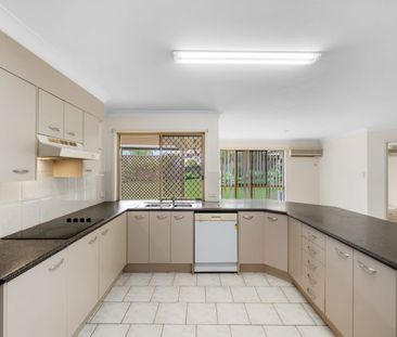 Grand Family Home in Prestigious Stretton Location - Photo 6