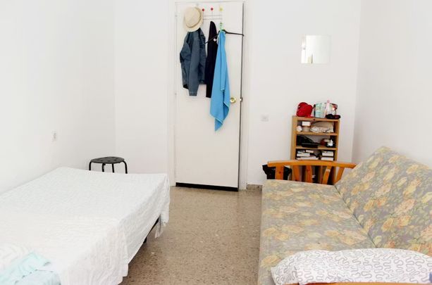 Calle Atanasio Barrón, Sevilla, Andalusia 41003 - Photo 1