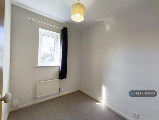 2 bedroom end of terrace house to rent - Photo 1