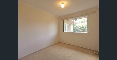 Stunning Family Home in Vermont South - Photo 2