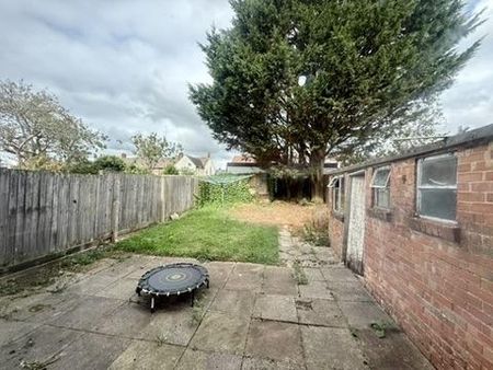 3 bedroom terraced house to rent - Photo 3