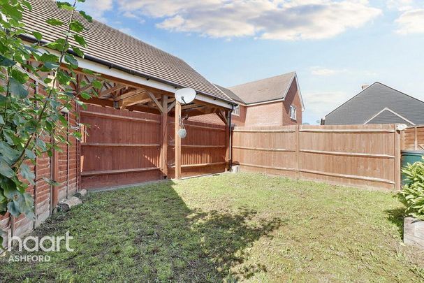 3 bedroom semi-detached house to rent - Photo 1