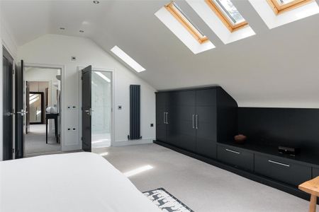 4 bedroom detached house to rent - Photo 3