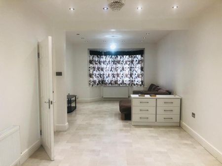 4 bedroom terraced house to rent - Photo 5