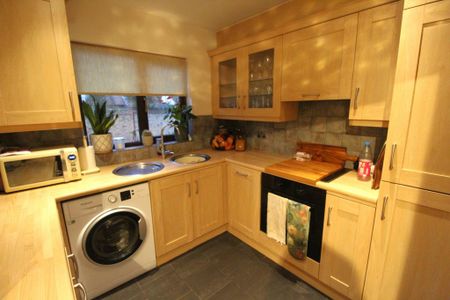 3 bedroom semi-detached house to rent - Photo 5