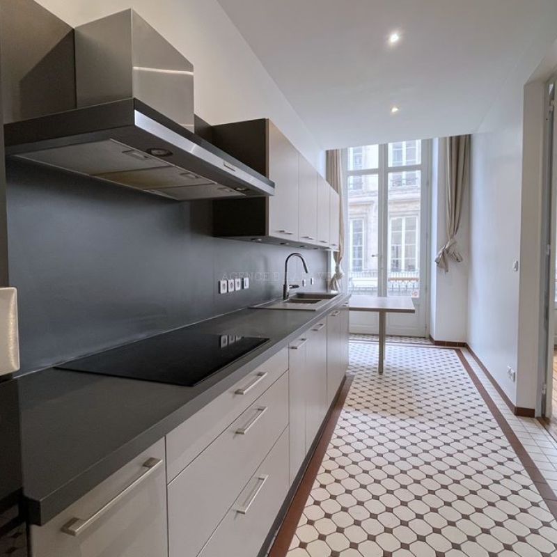 IDÉALEMENT SITUÉ - LUMINEUX ET EN TRÈS BON ÉTAT - Photo 1