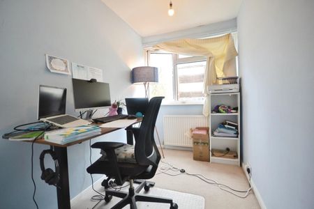 3 bedroom House To Let Total Size: 862 SQ FT - Photo 4