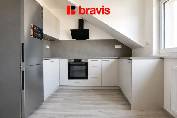 Pronájem bytu 2+kk,Brno - Líšeň, ulice Střelnice, po kompletní rekonstrukci - Fotografie 1