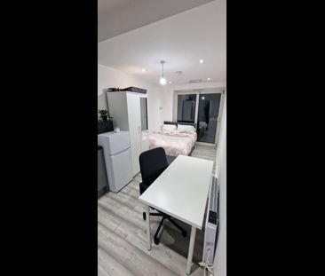 Room in a Shared House, Eastcote Lane, HA2 - Photo 1