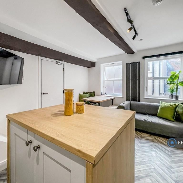 6 bedroom semi-detached house to rent - Photo 1