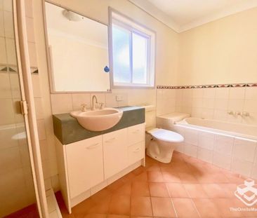 Comfortable 3 Bedroom Villa Within Gated Community - Photo 4