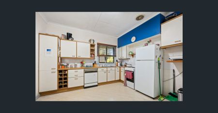 Classic White Picket Fence Home! - Photo 5