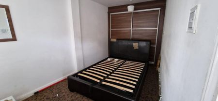 4 bedroom semi-detached house to rent - Photo 3