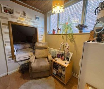 Hanworth Park, Feltham, TW13 - Photo 1