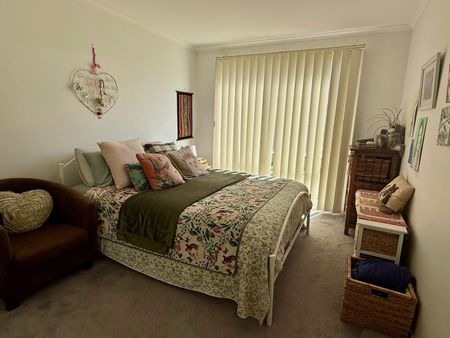 Inviting two-bedroom unit located in the heart of town! - Photo 4