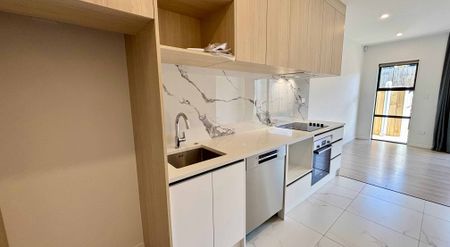 Modern Comfort in the Heart of Te Atatu Peninsula - Photo 3