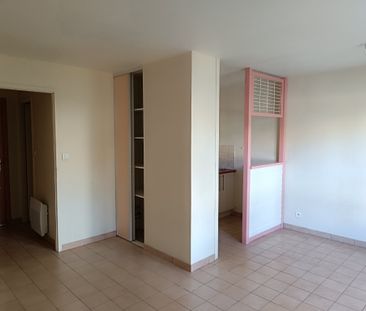 Location Appartement 1 pièce 25m² LA ROCHE SUR YON 85000 - Photo 6