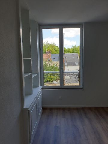 Location Appartement 2 pièces 63m² - Photo 3