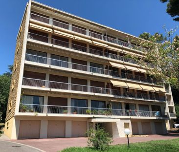 Location Appartement Aix-en-Provence 4 Pièces 103 m² - Photo 4