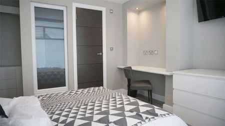 7 bedroom house to rent Seedley Park Road, Salford, Greater Manchester, M6 - Photo 3