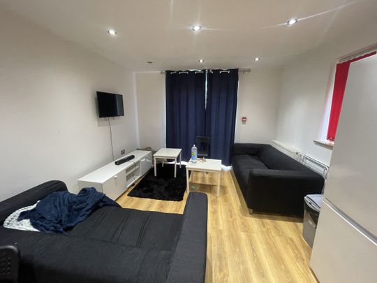 Hyde Park Terrace - Photo 1